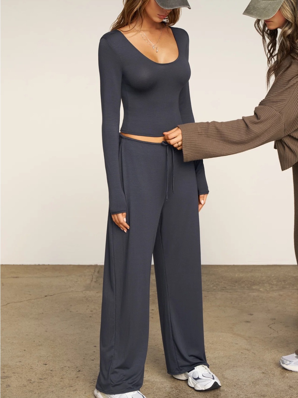 Joah Brown Scoop Neck Long Sleeve Navy Small - Picture 4 of 9